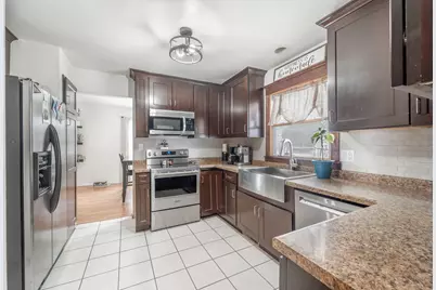 519  Dunford Dr, Burlington, WI 53105 - Photo 9