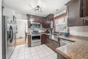 519 Dunford Dr, Burlington, WI 53105 - Photo 9