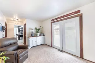 519 Dunford Dr, Burlington, WI 53105 - Photo 7