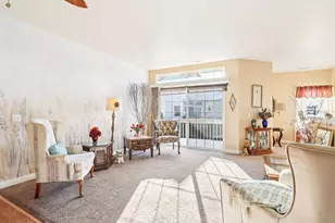 8648 S Roxbury Way, Oak Creek, WI 53154 - Photo 11