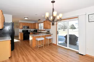 W142N9823 Amber Dr, Germantown, WI 53022 - Photo 7