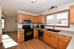 W142N9823 Amber Dr, Germantown, WI 53022 - Photo 5