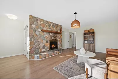 8530 W Holt Ave, Milwaukee, WI 53227 - Photo 5