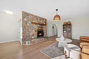 8530 W Holt Ave, Milwaukee, WI 53227 - Photo 5