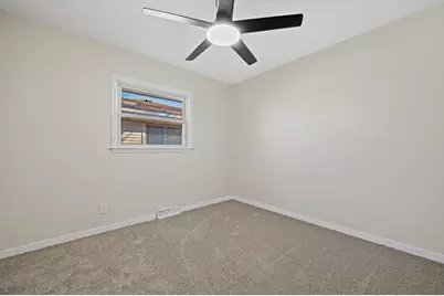 8530 W Holt Ave, Milwaukee, WI 53227 - Photo 15