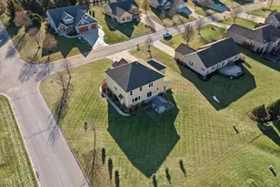 N42W22770 Beacon Ct, Pewaukee, WI 53072 - Photo 59