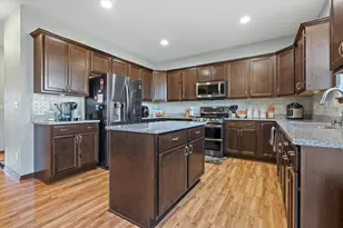 N42W22770 Beacon Ct, Pewaukee, WI 53072 - Photo 5