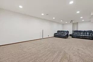 N42W22770 Beacon Ct, Pewaukee, WI 53072 - Photo 39