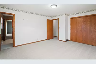 207  Old Pine Cir, Racine, WI 53402 - Photo 7