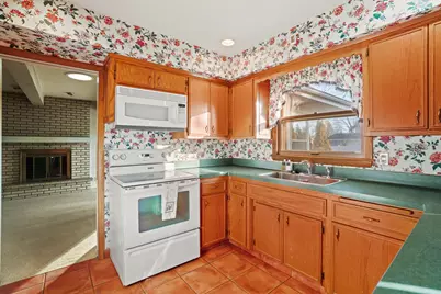 207  Old Pine Cir, Racine, WI 53402 - Photo 5