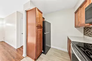 N110W17098 Ashbury Ln, Germantown, WI 53022 - Photo 11