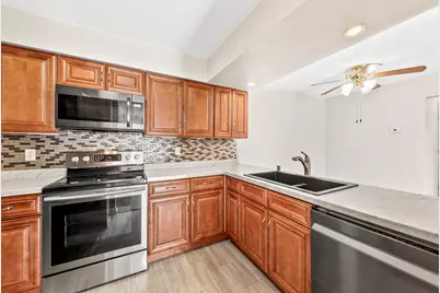 N110W17098  Ashbury Ln #4, Germantown, WI 53022 - Photo 9