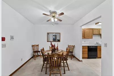 948  Dorothy Ct, Burlington, WI 53105 - Photo 5