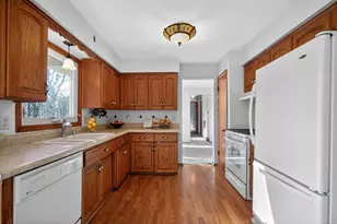 8942 N Silver Brook Ln, Brown Deer, WI 53223 - Photo 9