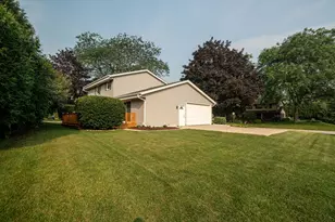 3009 W Renee Ct, Mequon, WI 53092 - Photo 35