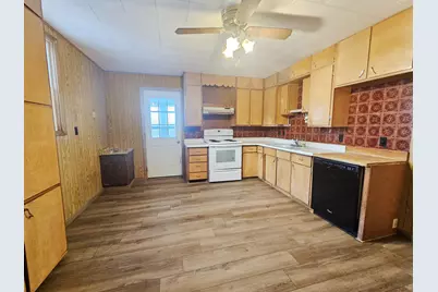 215 N Main St, Reeseville, WI 53579 - Photo 5