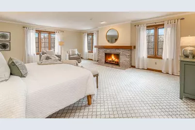 9500 N Valley Hill Rd, River Hills, WI 53217 - Photo 15