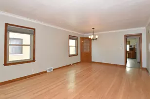 9323 W Wisconsin Ave, Milwaukee, WI 53226 - Photo 7