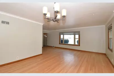 9323 W Wisconsin Ave #9325, Milwaukee, WI 53226 - Photo 11