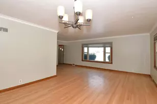 9323 W Wisconsin Ave, Milwaukee, WI 53226 - Photo 11