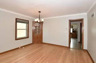 9323 W Wisconsin Ave, Milwaukee, WI 53226 - Photo 9