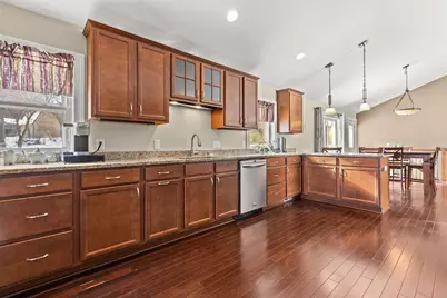 2621 S Seymour Pl, West Allis, WI 53227 - Photo 15