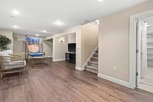 2621 S Seymour Pl, West Allis, WI 53227 - Photo 31