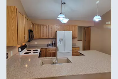 2111  Pine Ridge Ct #E, Grafton, WI 53024 - Photo 11