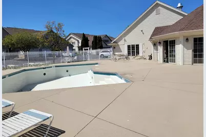 2111  Pine Ridge Ct #E, Grafton, WI 53024 - Photo 35