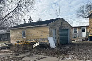 1208 Academy St, Elroy, WI 53929 - Photo 5