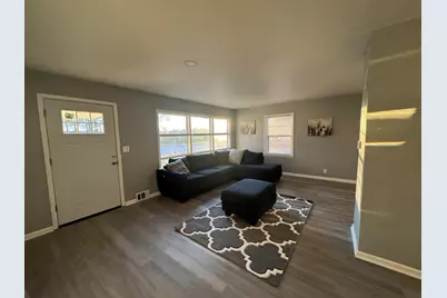 2336 W Lawn Ave, Milwaukee, WI 53209 - Photo 3