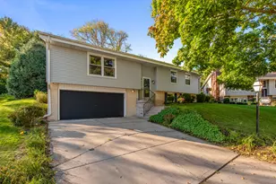 2212 Gatekeeper Ct, Waukesha, WI 53188 - Photo 5