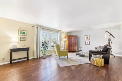 2212  Gatekeeper Ct, Waukesha, WI 53188 - Photo 7