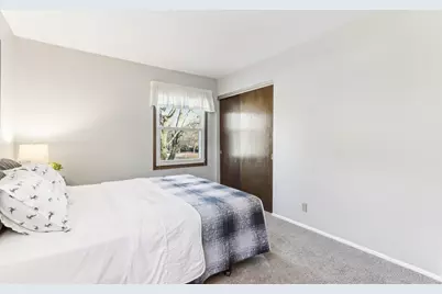 2212  Gatekeeper Ct, Waukesha, WI 53188 - Photo 25