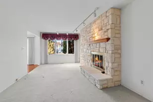 998 Lake Country Ct, Oconomowoc, WI 53066 - Photo 13