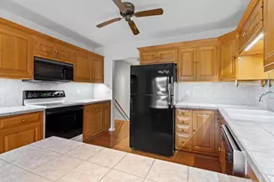 998 Lake Country Ct, Oconomowoc, WI 53066 - Photo 5