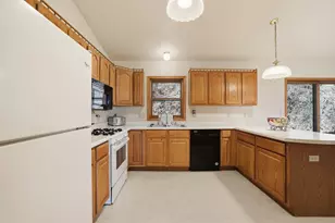 142 Riverside Dr, Racine, WI 53185 - Photo 13