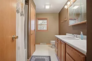 142 Riverside Dr, Racine, WI 53185 - Photo 33