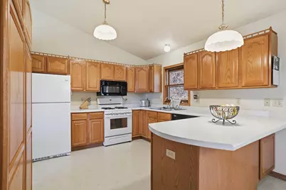 142  Riverside Dr, Racine, WI 53185 - Photo 11