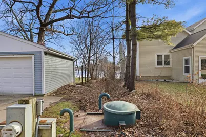 142  Riverside Dr, Racine, WI 53185 - Photo 7