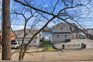 142 Riverside Dr, Racine, WI 53185 - Photo 41