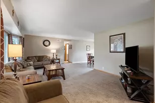 N97W16385 Tippicanoe Ct, Germantown, WI 53022 - Photo 13