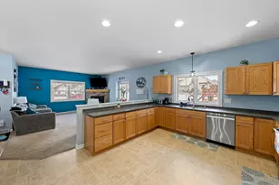 1457 Red Oak Dr, Hartford, WI 53027 - Photo 7