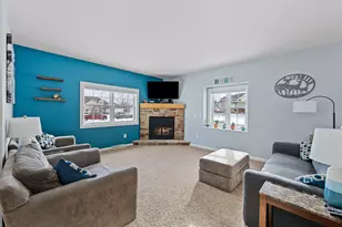 1457 Red Oak Dr, Hartford, WI 53027 - Photo 5