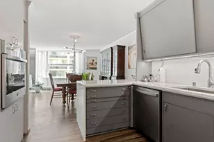 1610 N Prospect Ave, Milwaukee, WI 53202 - Photo 9