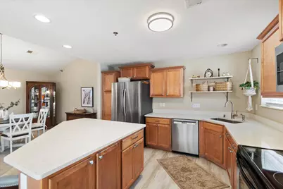 12374 W Virginia Cir #7, Franklin, WI 53132 - Photo 9