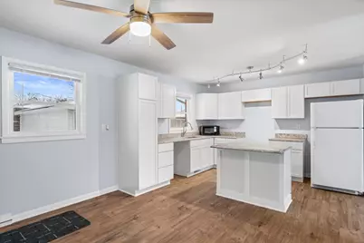 1108  Shorecrest Dr, Racine, WI 53402 - Photo 9