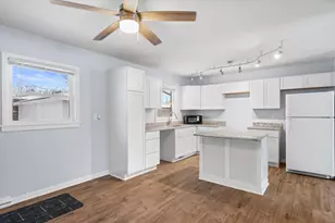 1108 Shorecrest Dr, Racine, WI 53402 - Photo 9