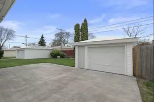 1108 Shorecrest Dr, Racine, WI 53402 - Photo 25