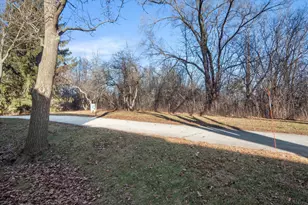 9206 N 70th St, Milwaukee, WI 53223 - Photo 31